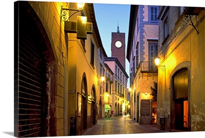 Italy, Umbria, Orvieto, Corso Cavour and Torre del Moro