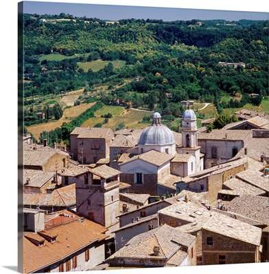 Italy, Umbria, Orvieto, view from Torre del Moro towards the town