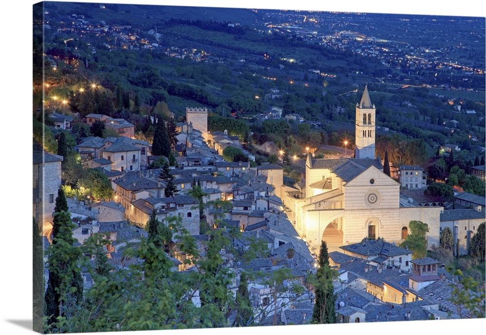 Italy, Umbria, Perugia district, Assisi, The town at night from Major Rock