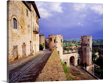 Italy, Umbria, Spello, Porta Venere (Gate) and Torri di Properzio towers