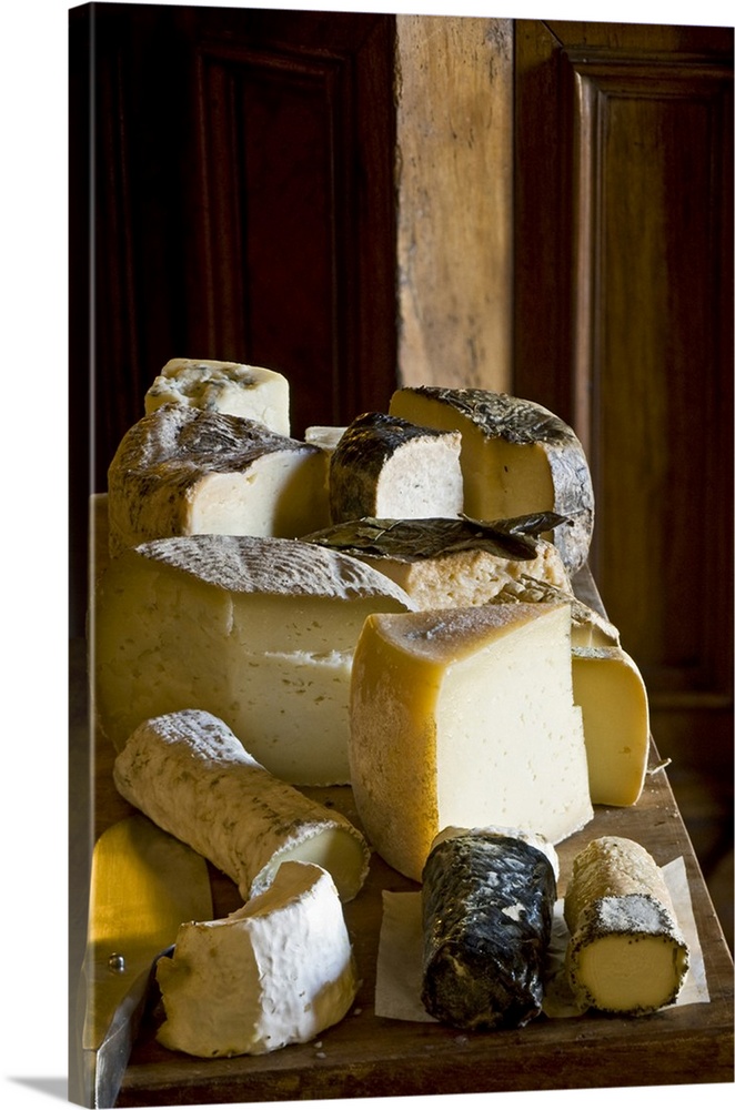 Italy, Umbria, Spello, Food, Umbrian cheese selection at Restaurant La Bastiglia