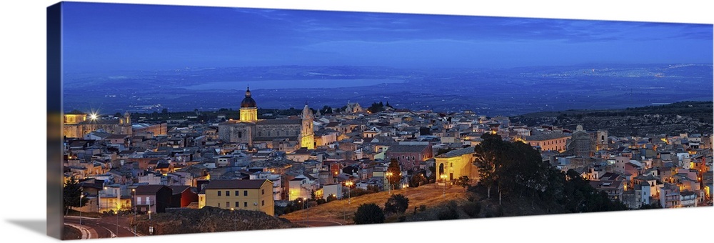 Italy, Sicily, Catania district, Val di Noto, Militello in Val di Catania, Militello in Val di Catania at night.