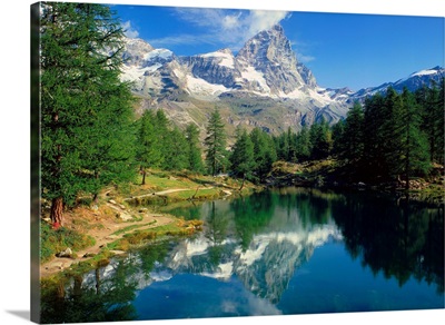 Italy, Valle d'Aosta, Cervino, Lago Blu and Cervino mountain (Matterhorn)
