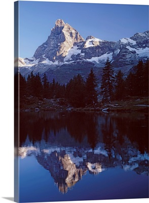 Italy, Valle d'Aosta, Lago Blu and Monte Cervino (Matterhorn)