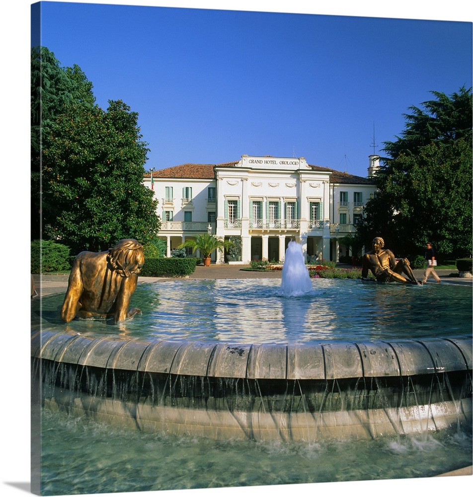 Italy, Veneto, Abano, Abano Terme, Grand Hotel Orologio, fountain on the promenade