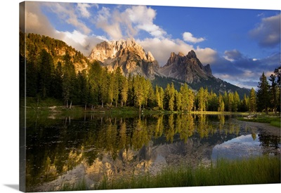 Italy, Veneto, Cadore, Lago dei Cirmoli and Cadini di Misurina mountain
