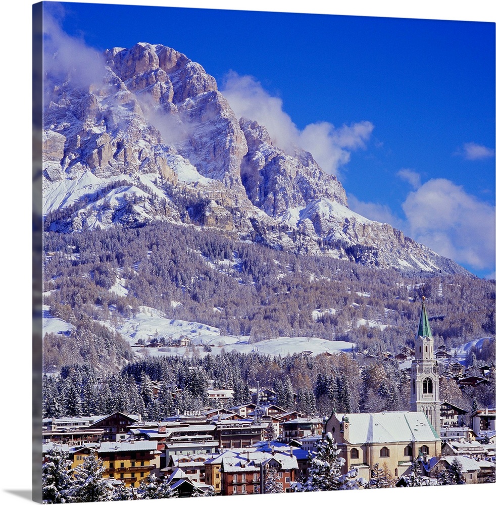 Italy, Italia, Veneto, View towards Cortina d'Ampezzo town and Monte Cristallo