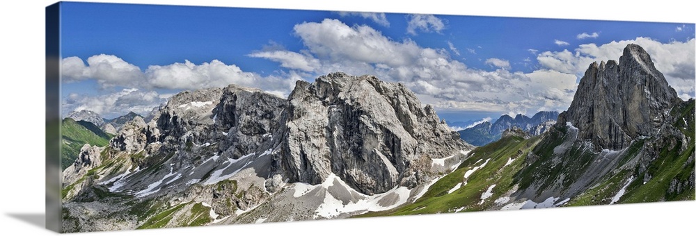 Italy, Veneto, Alps, Dolomites, Dolomiti Friulane Regional Park, Belluno district, Cadore, Sappada, S..sis pass near Calvi...