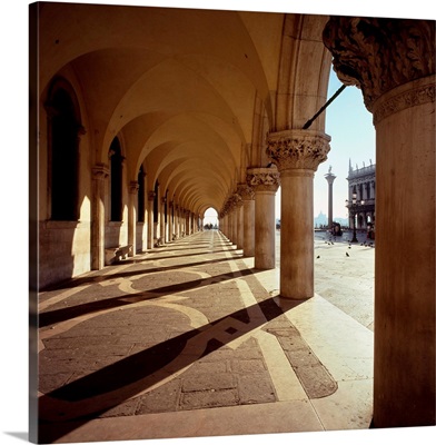 Italy, Veneto, St Mark Square, Doge's Palace, Colonnade and Piazzetta
