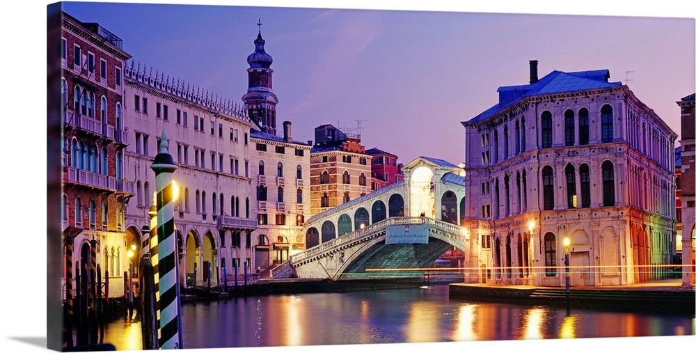 Italy, Veneto, Venice, Canal Grande and Ponte di Rialto