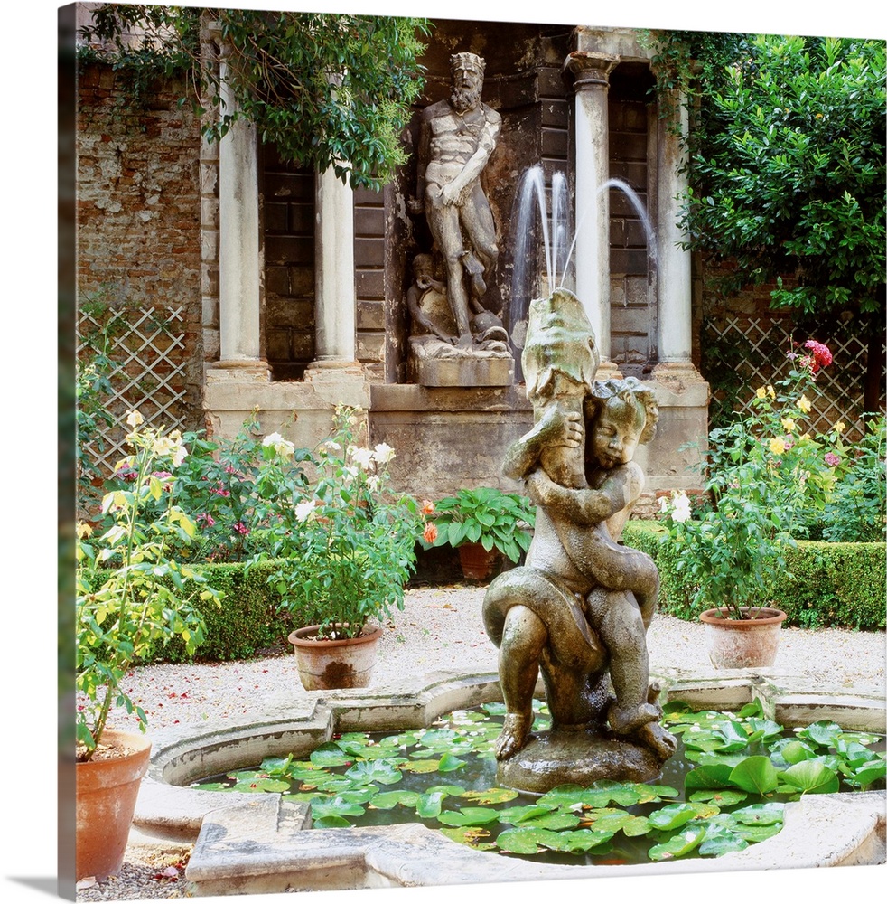 Italy, Veneto, Venice, Malipiero Barnabo palace, fountain