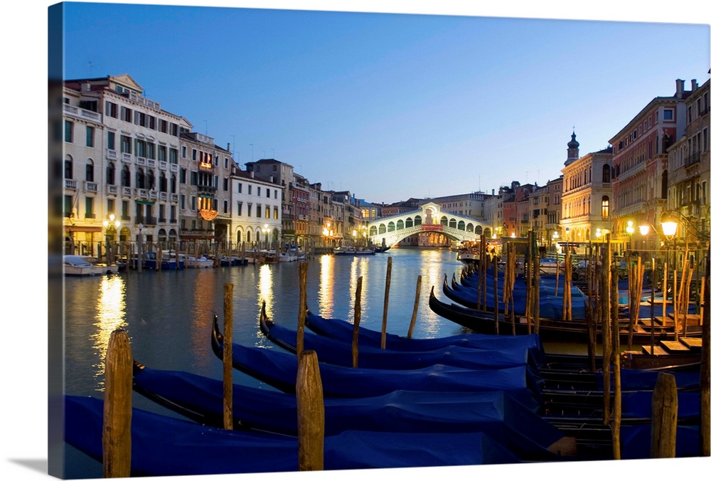 Italy, Italia, Veneto, Venetian Lagoon, Venice, Venezia, Canal Grande and Rialto Bridge