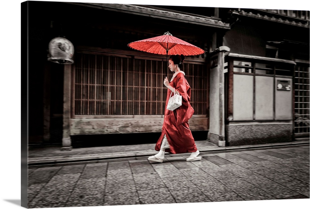 Japan, Kinki, Kyoto, Maiko walking to work in the rain.