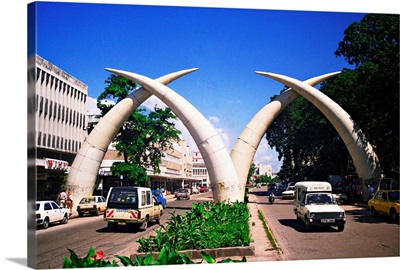 Kenya, metal reproduction of the elephant's tusks, symbol of Mombasa