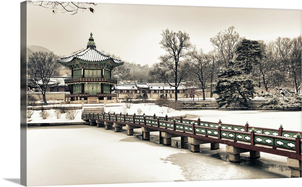 Korea, South Korea, Seoul, Seoul, Gyeongbokgung Imperial Palace, Hyangwonjeong Pavilion.