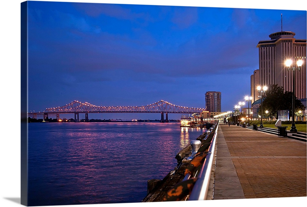 Louisiana, New Orleans, riverwalk at night