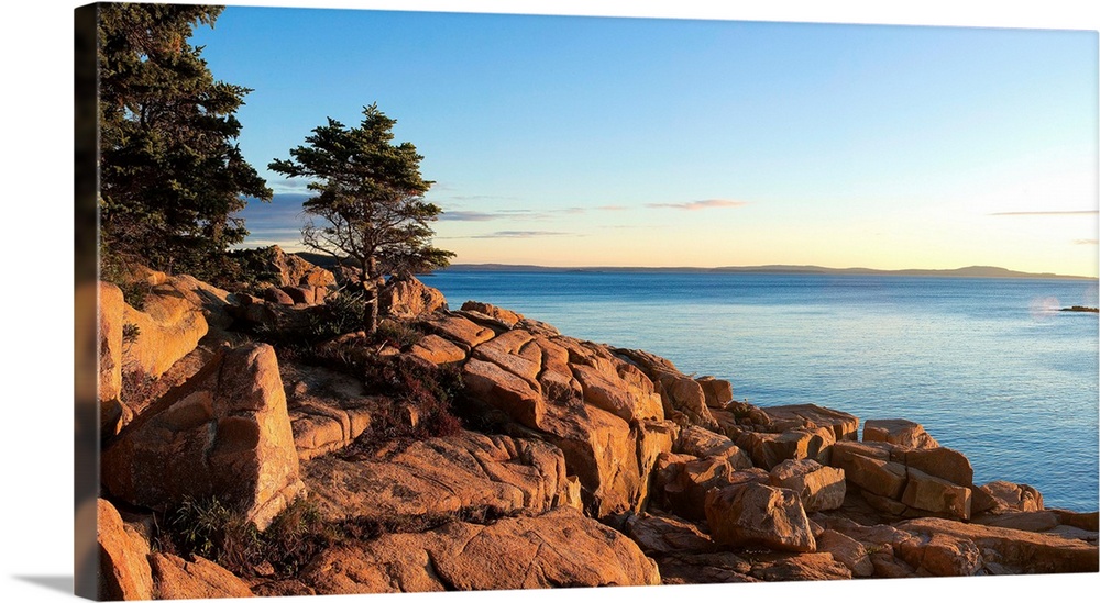 USA, Maine, Mount Desert Island, Dawn at Otter Cliffs.