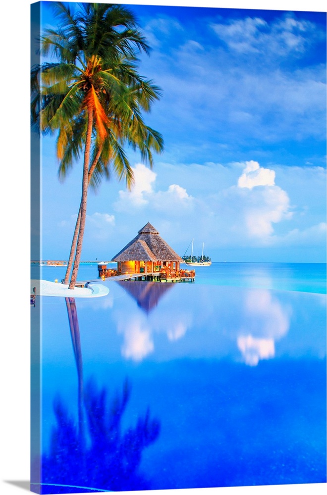 Maldives, Ari Atoll, Rangali, Infinity Swimming Pool at Conrad, Hilton resort.