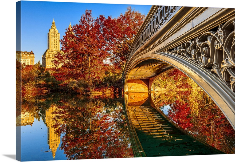 USA, New York City, Manhattan, Central Park, Bow Bridge and San Remo apartment building in the foliage