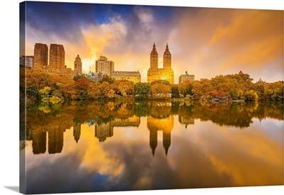 Manhattan, Central Park, The Lake And San Remo Apartment Building, Foliage
