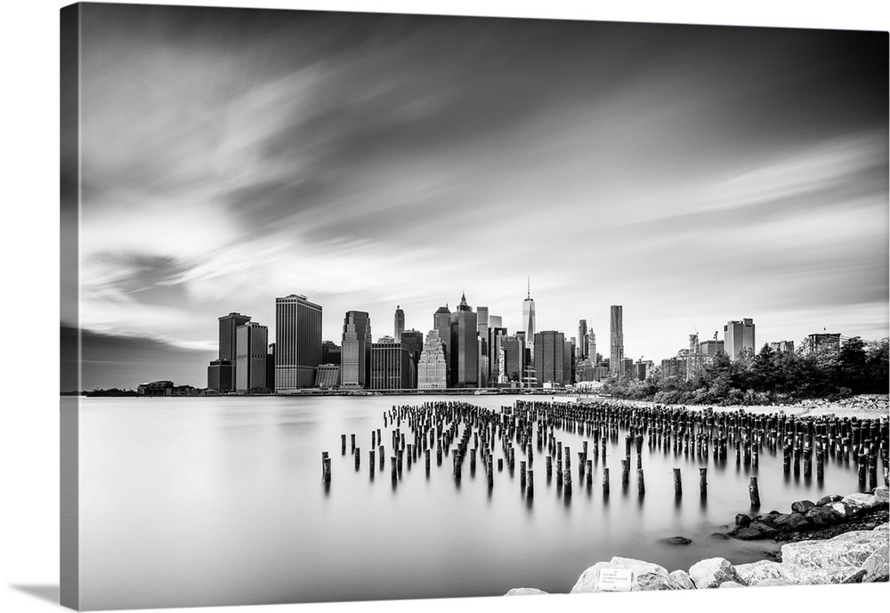 USA, New York City, Manhattan, Lower Manhattan, Downtown skyline with Freedom Tower at sunset, view from Brooklyn Bridge Park