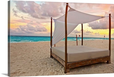 Mexico, Cancun, Beach bed at Ballenas beach