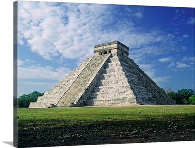Mexico, Yucatan, Chichen Itza, Kukulkan Pyramid also called El Castillo