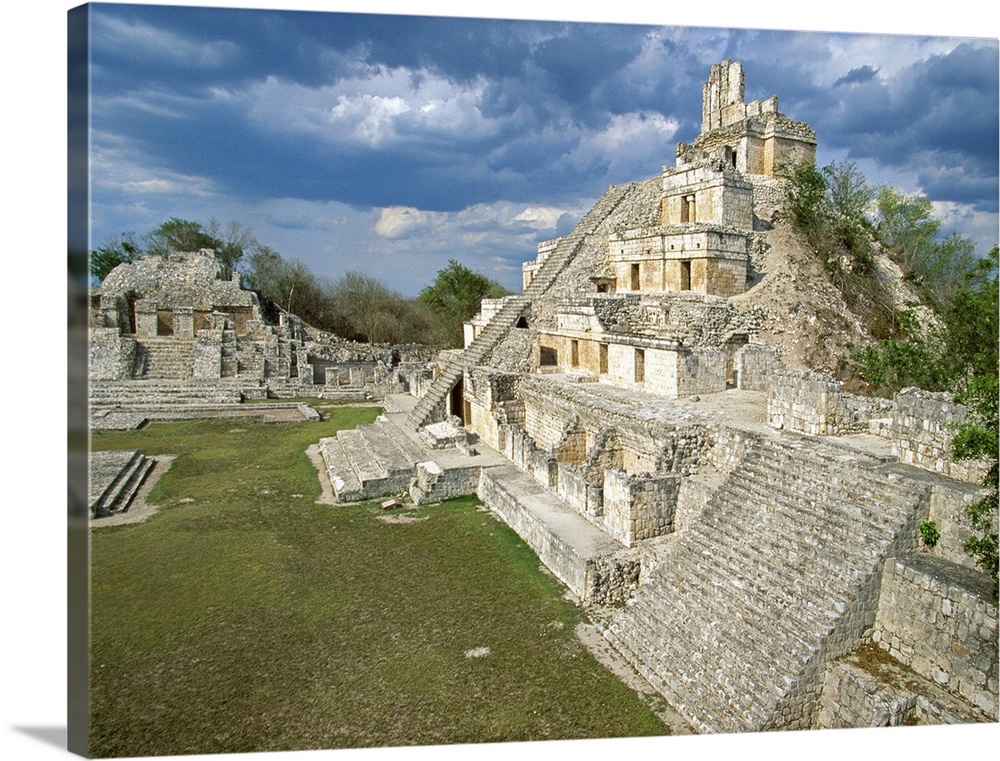 Mexico, Yucatan, Edzna Maya, the Five Floors Temple and the Square