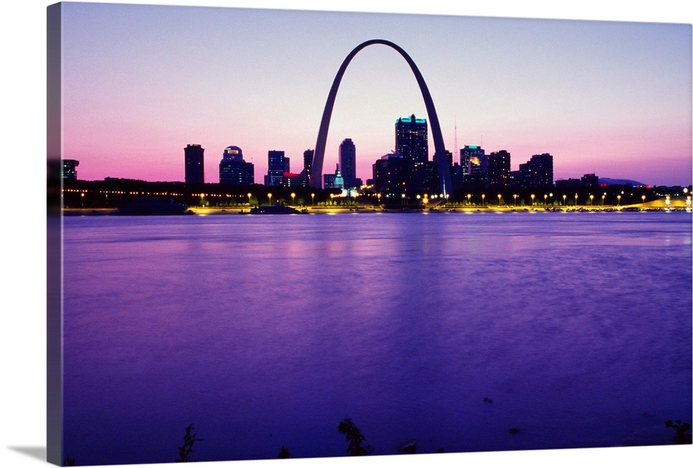 Missouri, St Louis, Skyline of the town with Mississippi River and Gateway Arch