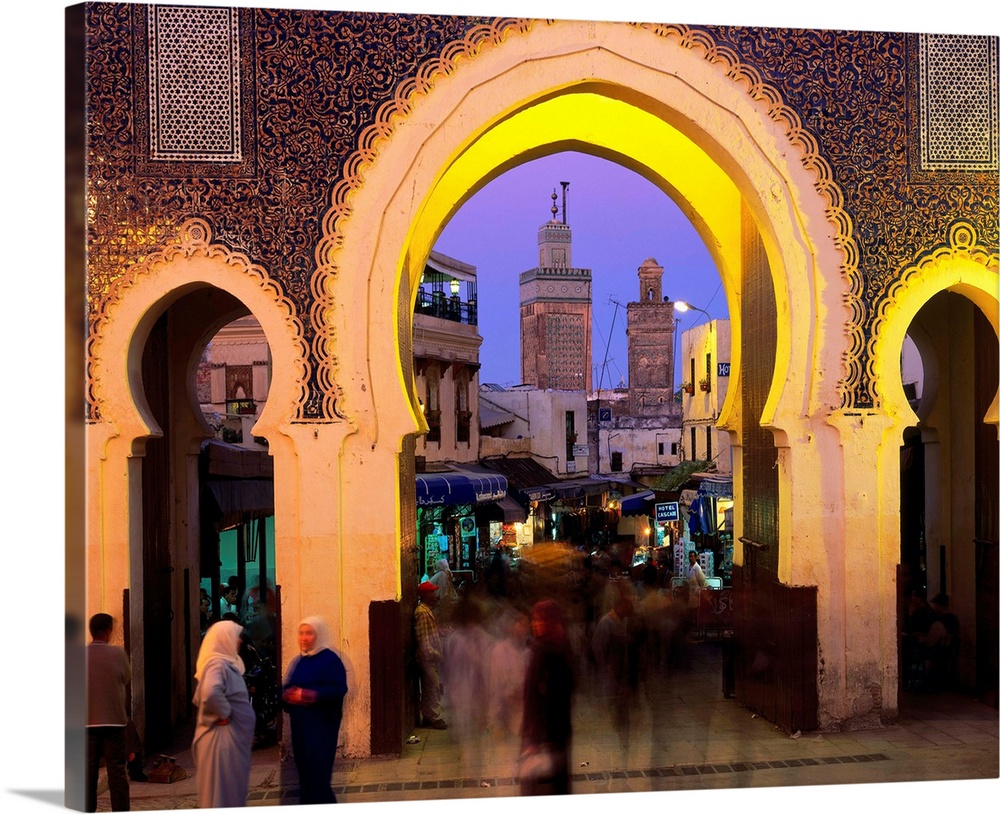 Morocco, Fez, Bab Boujeloud, looking through into the Medina