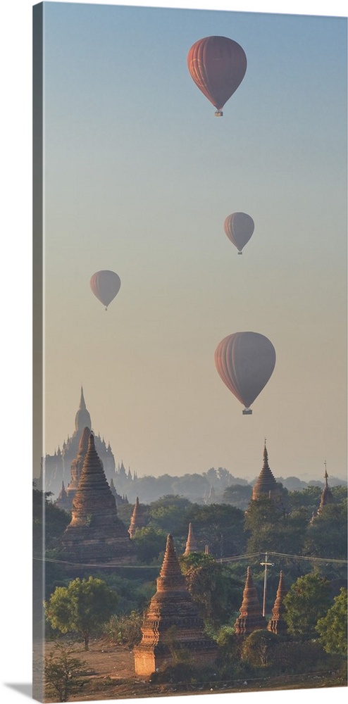 Myanmar, Mandalay, Bagan, Hot air balloons over the Buddhist temples in the plain of Bagan.