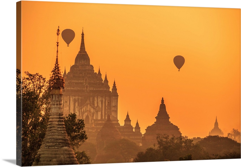 Myanmar, Mandalay, Bagan, Hot air balloons over Gawdawpalin Temple at sunrise. This is the second tallest temple in Bagan.