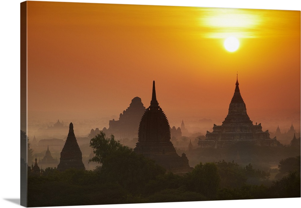 Myanmar, Mandalay, Bagan, Shwesandaw Pagoda temple at sunrise