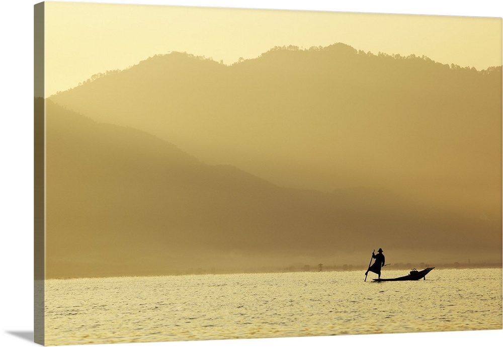 Myanmar, Shan, Nyaungshwe, Intha fishermen on Inle Lake