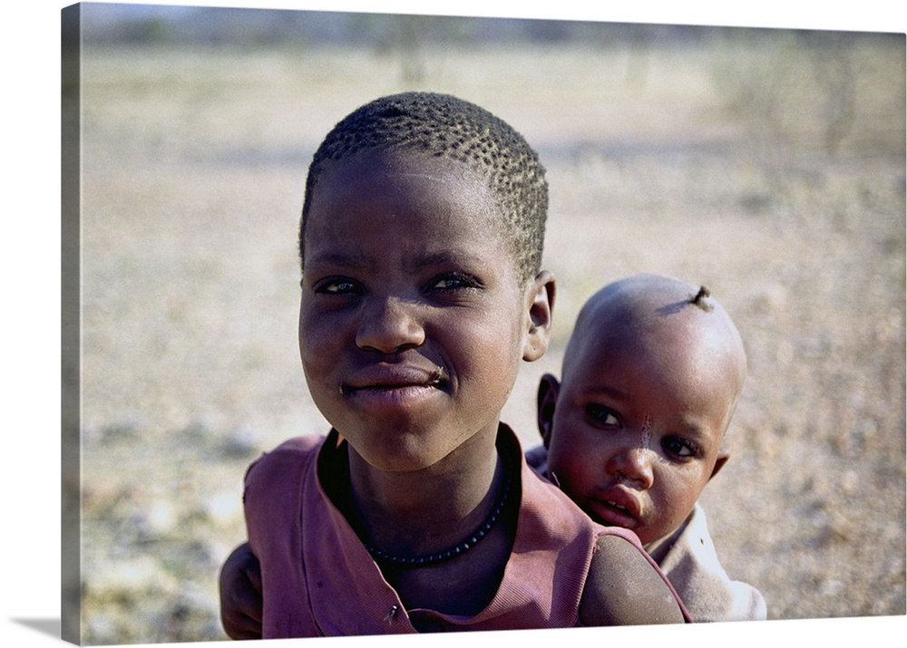 Namibia, Damaraland, Herero children near Sesfontein