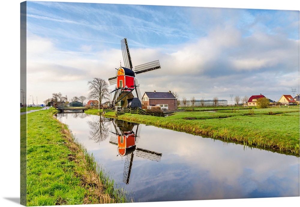 Netherlands, North Holland, Benelux, Hoorn, Windmill on a thatched house in the countryside.