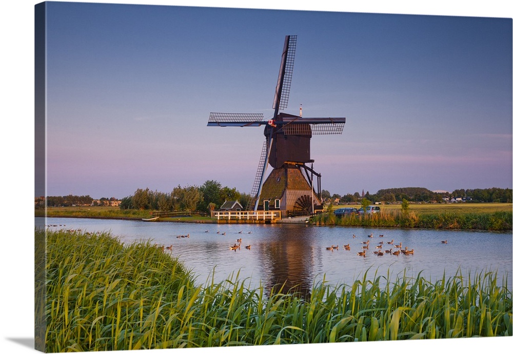 Netherlands, South Holland, Benelux, Kinderdijk, Windmill, evening.