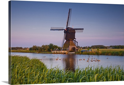 Netherlands, Benelux, Kinderdijk, Windmill, evening