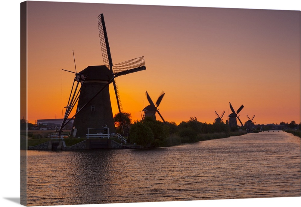 Netherlands, South Holland, Benelux, Kinderdijk, Windmills at sunset.