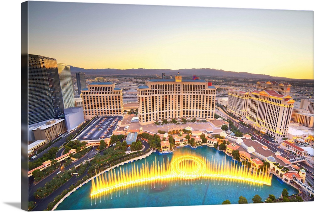 Nevada, Las Vegas, The Strip, Bellagio hotel and its fountains at sunset