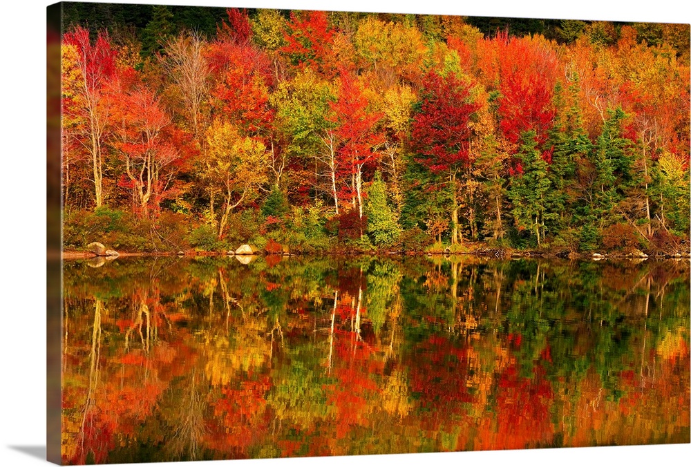 New Hampshire, New England, White Mountains, Echo Lake in autumn