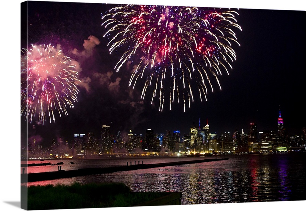 USA, New Jersey, Hudson River, Fourth of July, Fireworks, Hoboken, Macy's Fourth of July Fireworks, view from Hoboken on H...