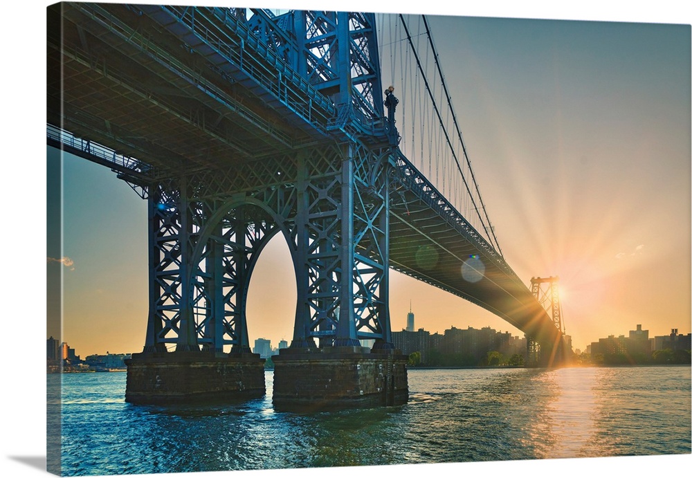 New York City, Brooklyn, Williamsburg, Williamsburg Bridge seen from Domino park.