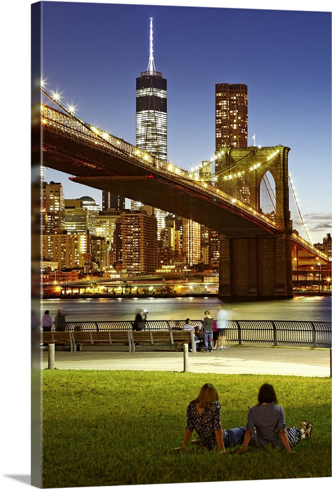 USA, New York City, Manhattan, Brooklyn Bridge, Brooklyn Bridge Park, View towards Brooklyn Bridge and Manhattan skyline.