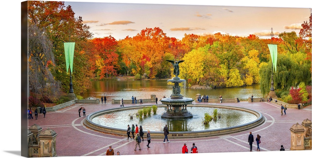 USA, New York City, Manhattan, Central Park, Angel of the Waters fountain and Bethesda Terrace.