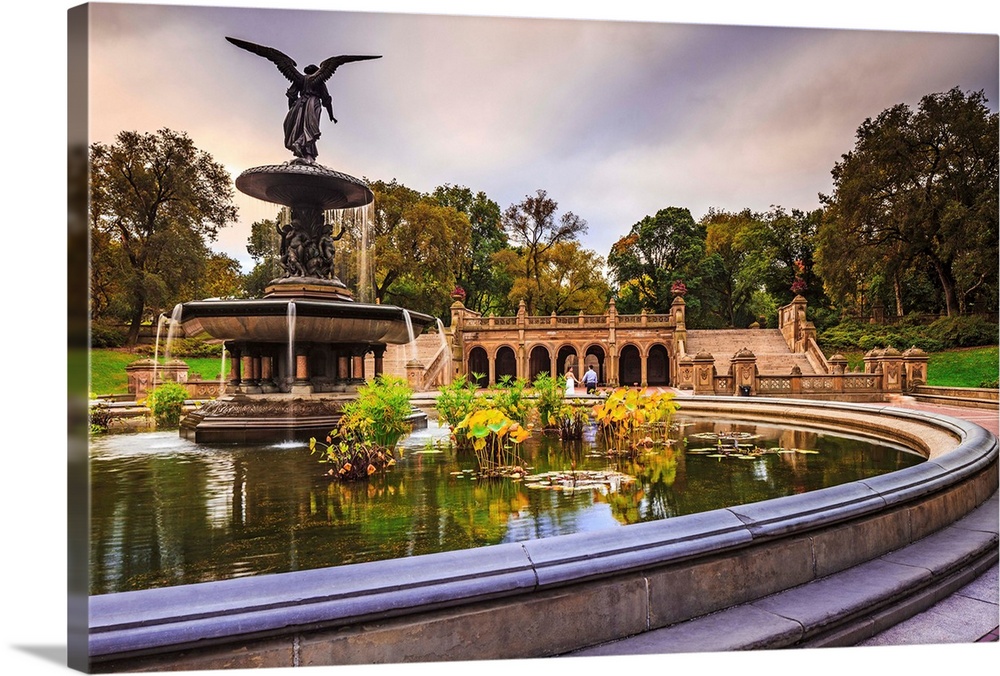 USA, New York City, Manhattan, Central Park, Angel of the Waters Fountain, Bethesda Terrace.
