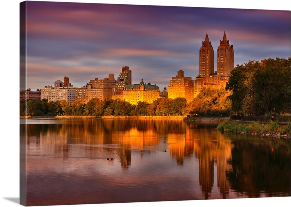 USA, New York City, Manhattan, Central Park, Reservoir and the Eldorado Apartments.