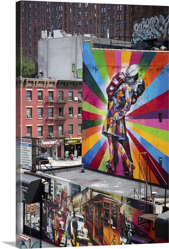 USA, New York City, Manhattan, Chelsea, Eduardo Kobra's Mural of Alfred Eisenstaedts Photo VJ Day, The Kiss, along the Hig...