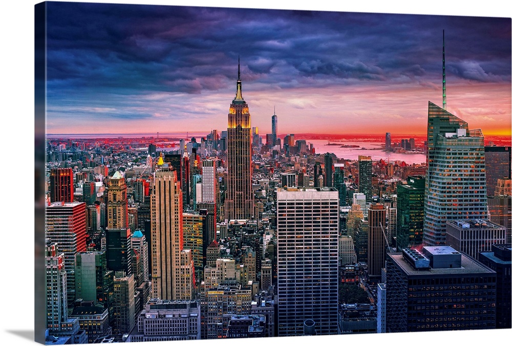 USA, New York City, Manhattan, Midtown, Rockefeller Center, Evening cityscape from Top of the Rock, view towards the Empir...