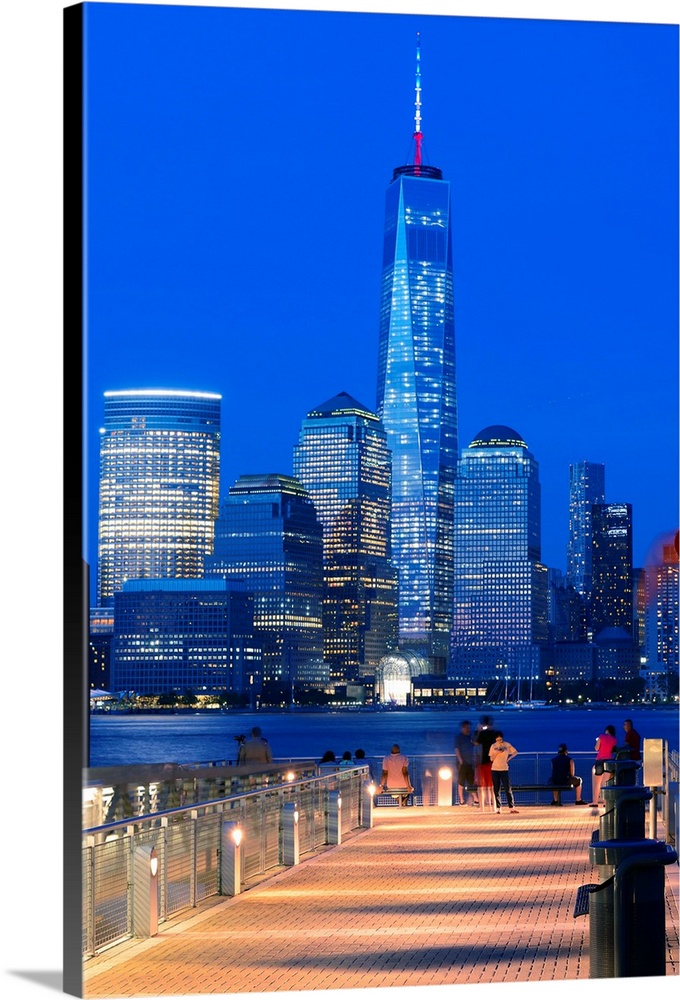 USA, New York City, Manhattan, Lower Manhattan, One World Trade Center, Freedom Tower, City skyline at dusk.